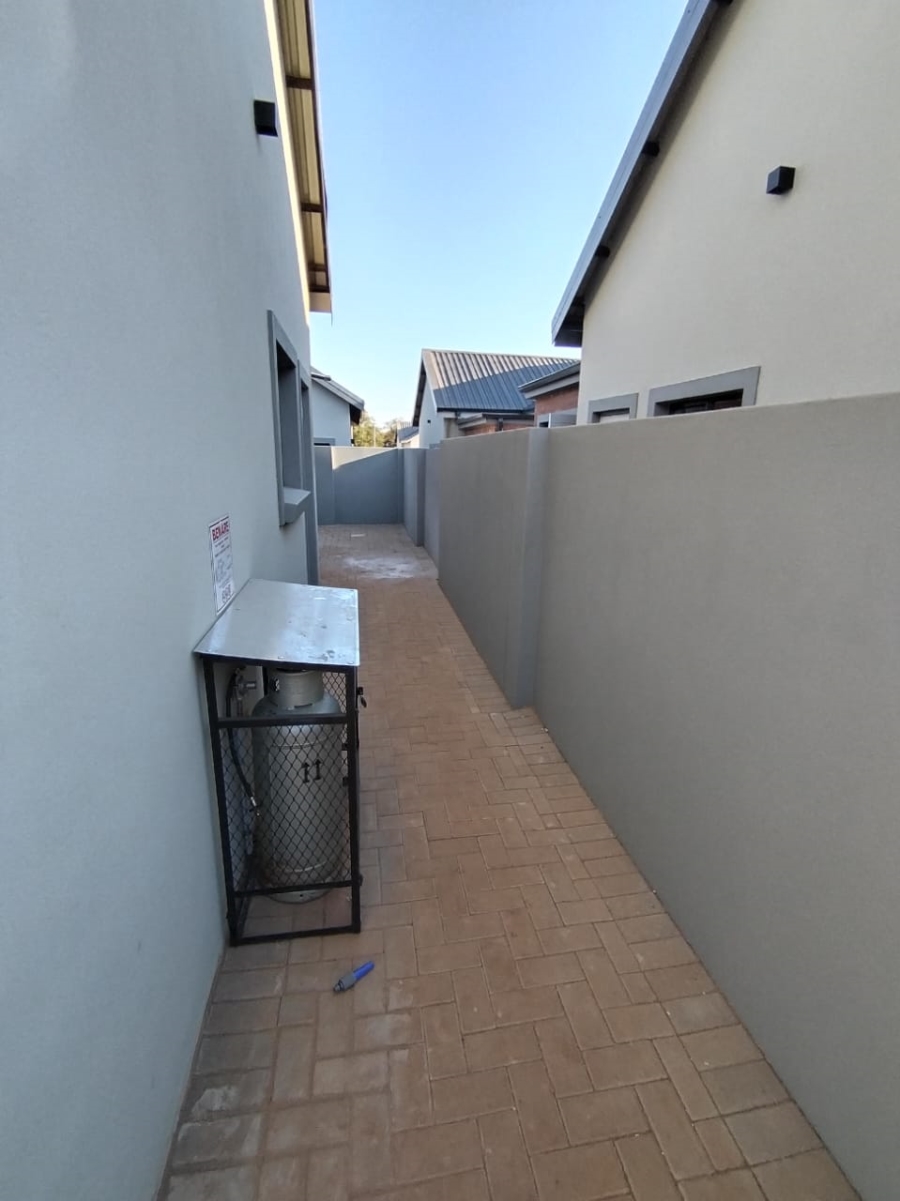 To Let 3 Bedroom Property for Rent in Melodie North West